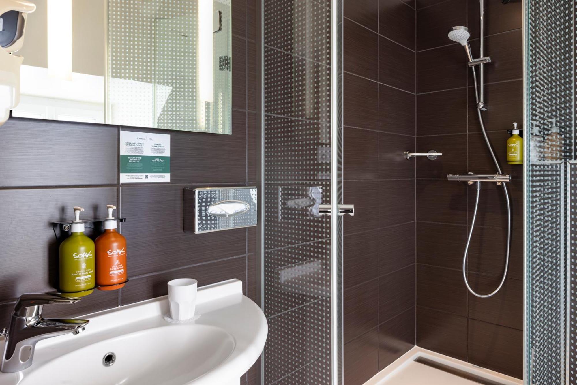 Standard Double Room Walk Shower