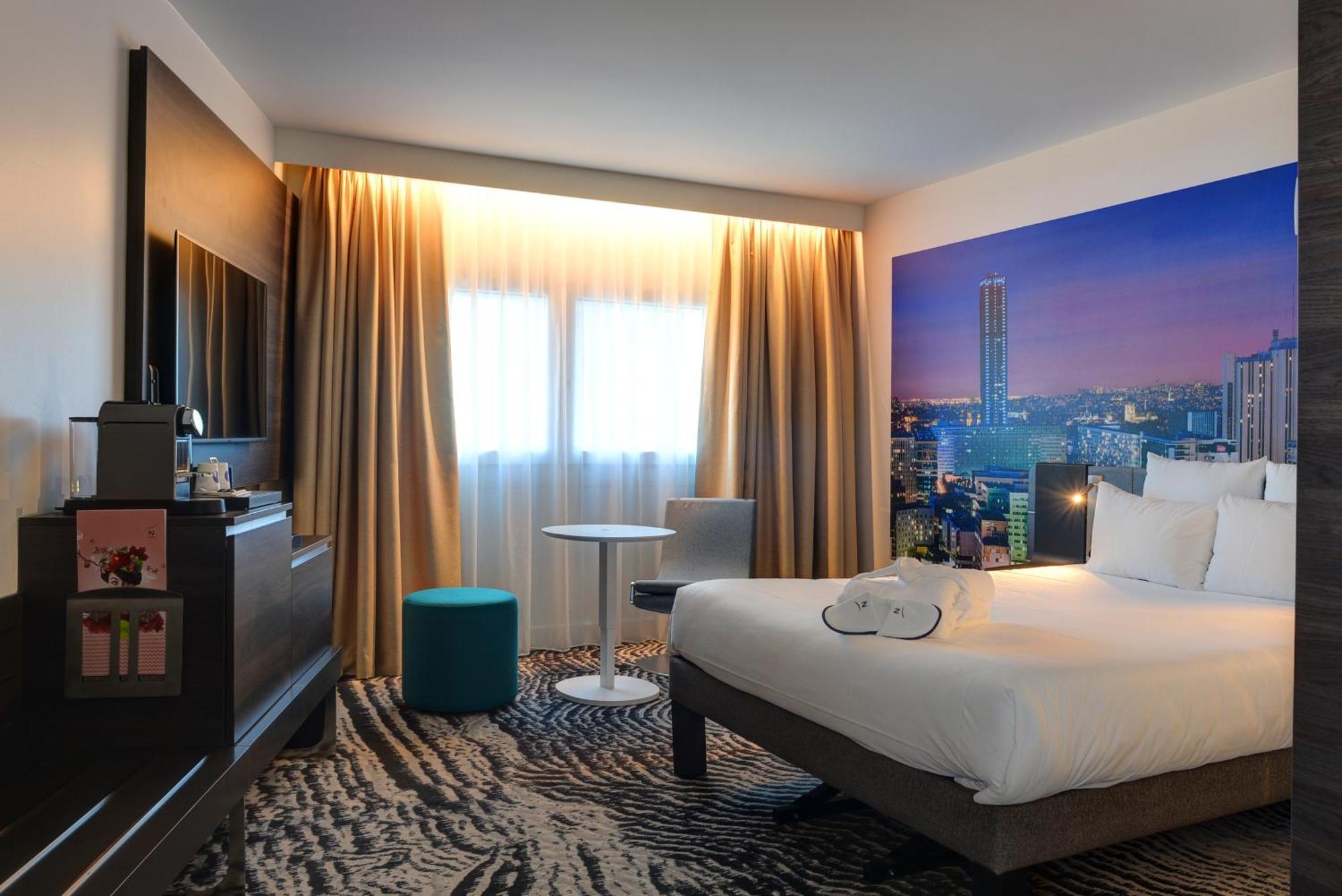 Camera Queen Executive con Divano 2 Posti - Vista Parigi