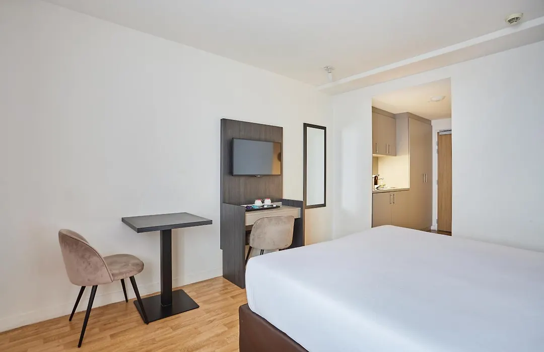 Appart'Hotel Odalys City - Paris Montmartre-1
