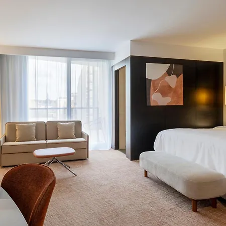 Renaissance Paris Arc De Triomphe Hotel-3